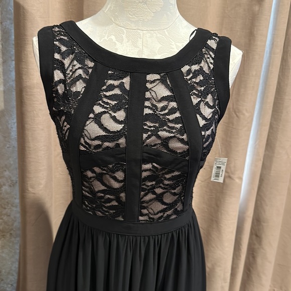 R & M Richards / size 6 black long dress - Picture 2 of 7